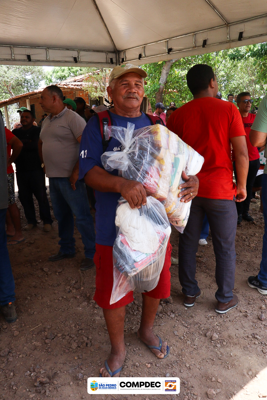 Defesa Civil realiza entrega de mantimentos a famílias ribeirinhas em São Pedro da Água Branca