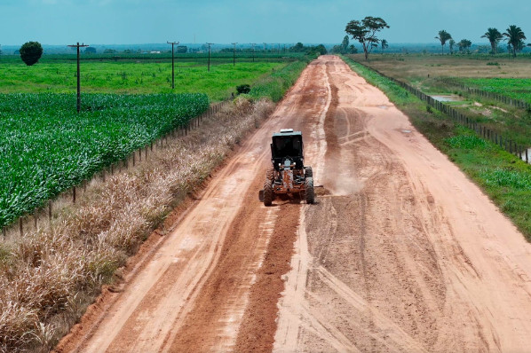 Prefeitura intensifica recuperação de vicinais em toda a zona rural